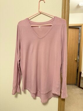 Women's V-Neck Long Sleeve Top - Dusty Mauve